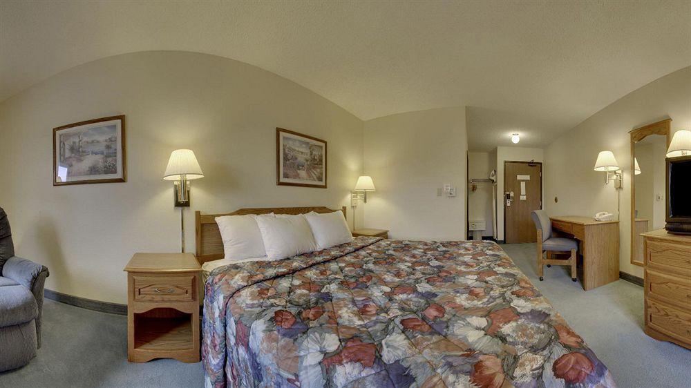 Super 8 By Wyndham Green Bay Near Stadium Экстерьер фото