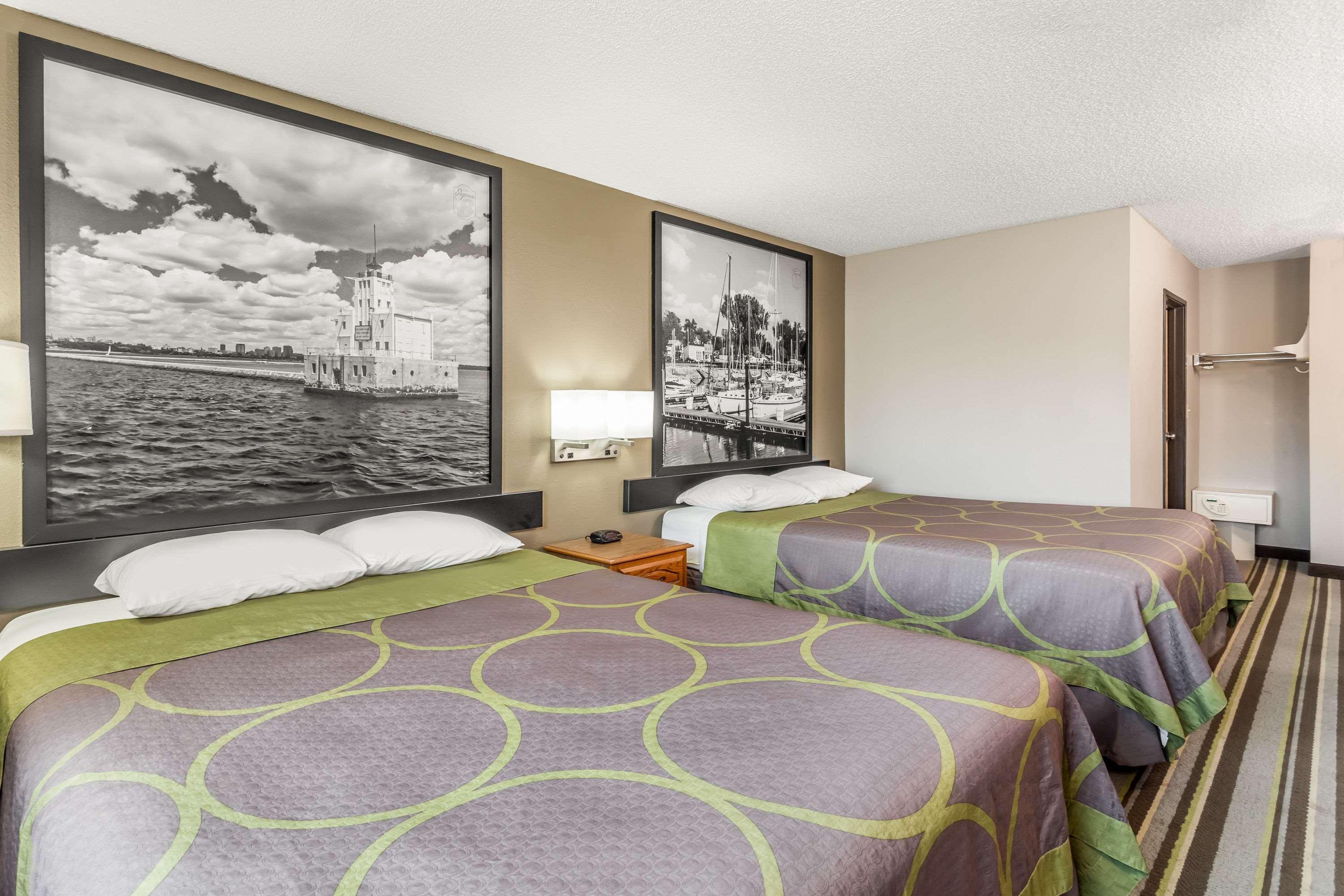 Super 8 By Wyndham Green Bay Near Stadium Экстерьер фото
