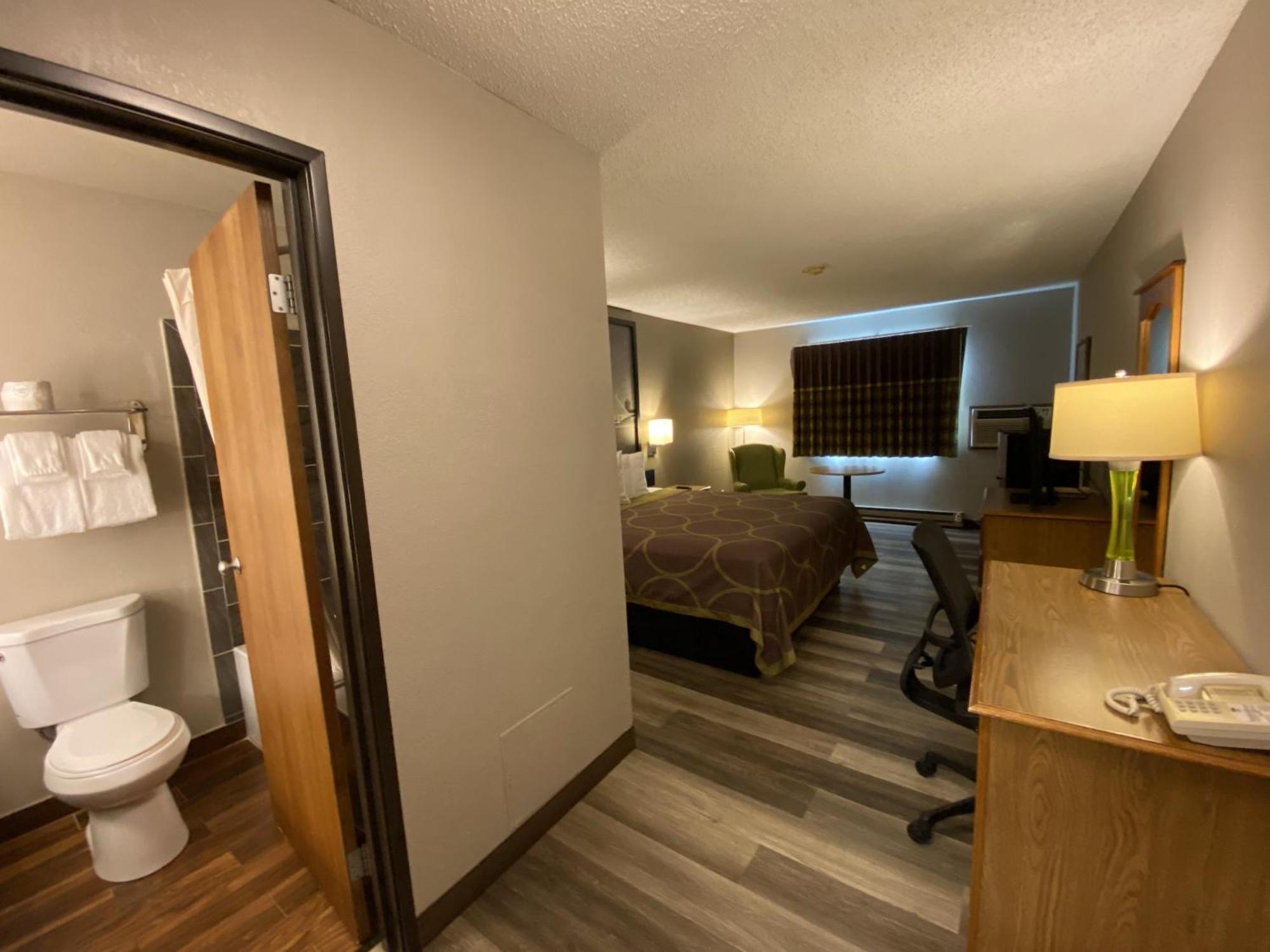 Super 8 By Wyndham Green Bay Near Stadium Экстерьер фото