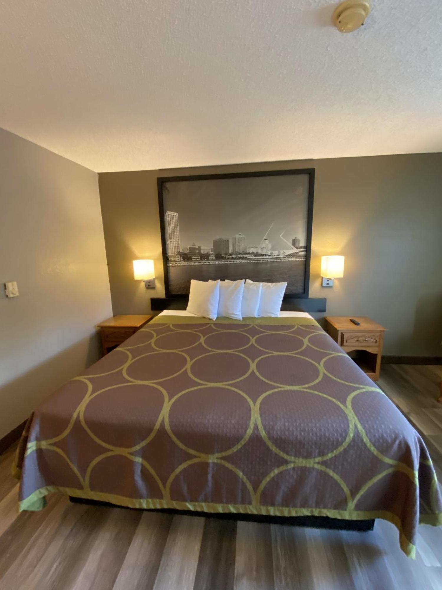Super 8 By Wyndham Green Bay Near Stadium Экстерьер фото