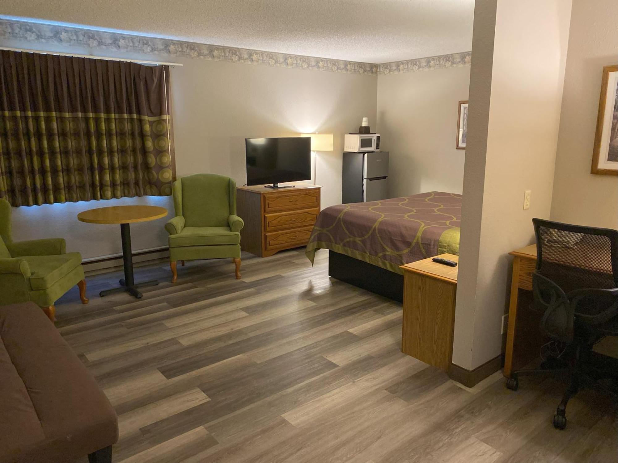 Super 8 By Wyndham Green Bay Near Stadium Экстерьер фото
