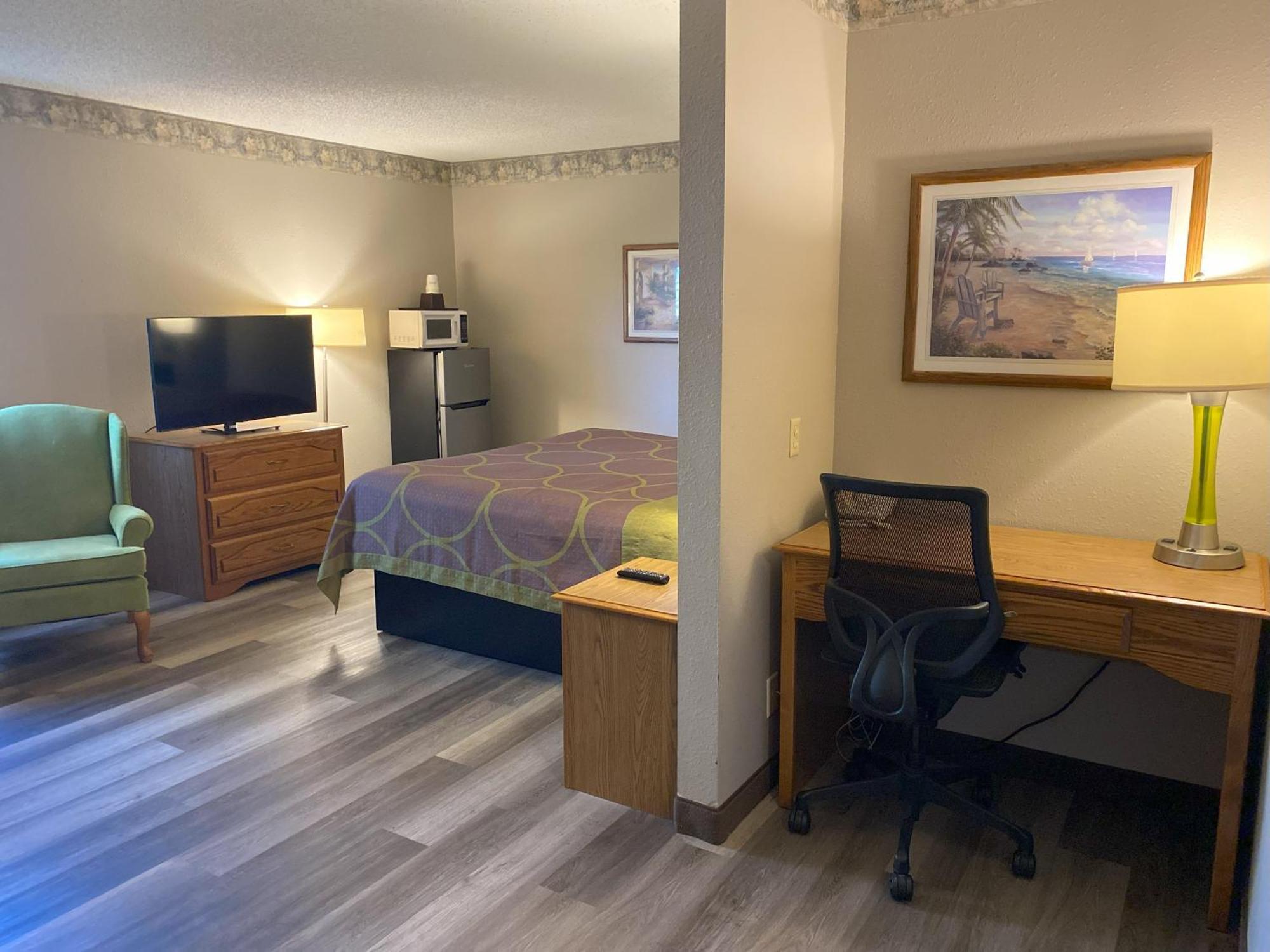 Super 8 By Wyndham Green Bay Near Stadium Экстерьер фото