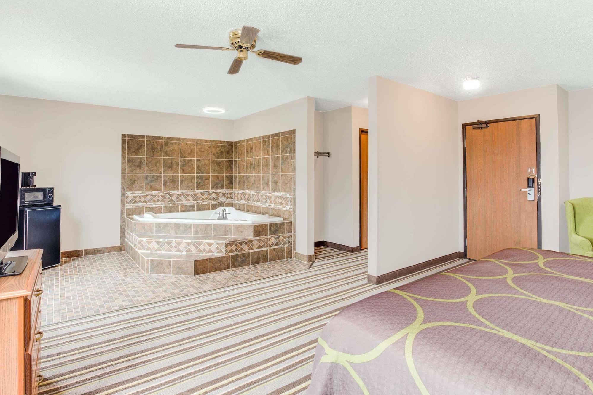 Super 8 By Wyndham Green Bay Near Stadium Экстерьер фото